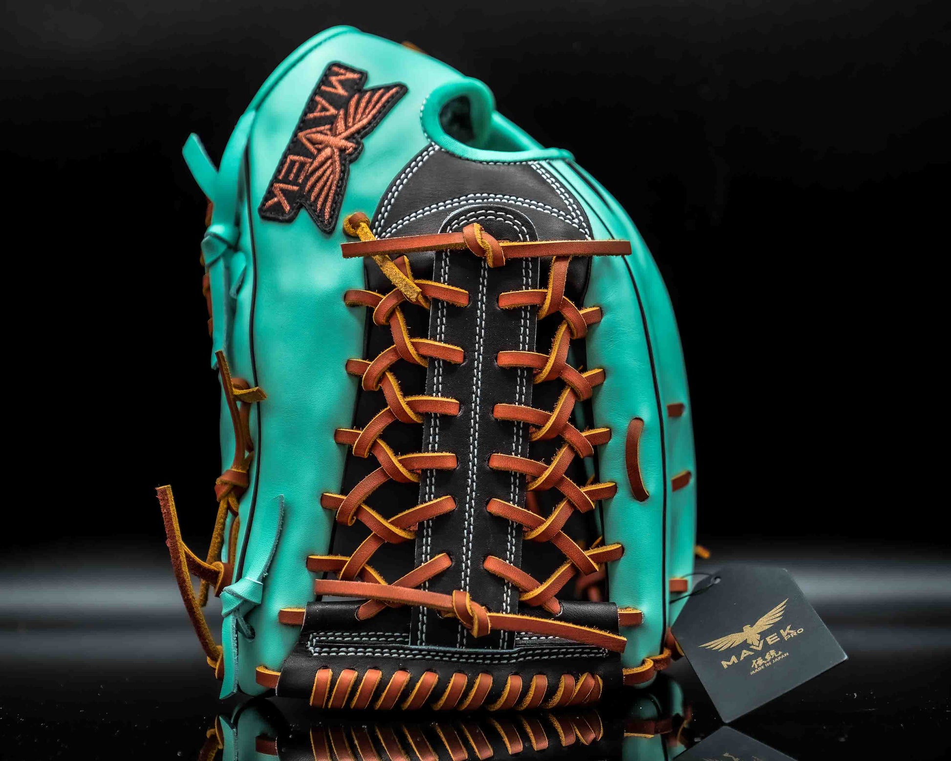 Mavek Pro Japan Tradition Series 12.75 inch outfield glove made with Hokkaido Wagyu leather