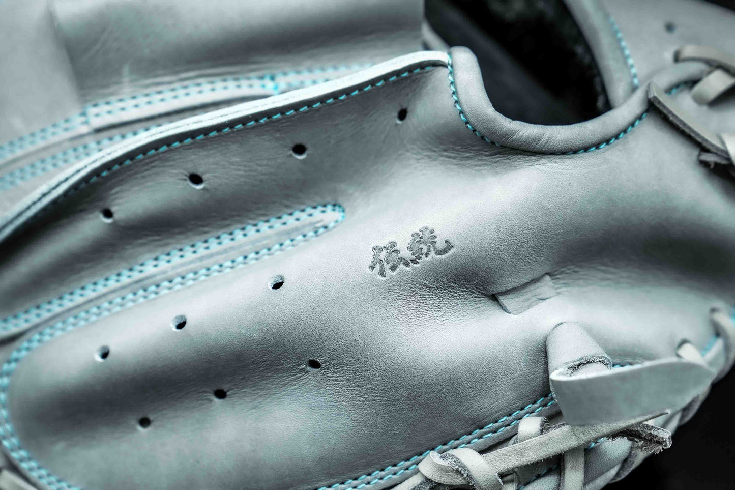Mavek Pro Japan Tradition Series 34 inch catcher’s mitt made with Hokkaido Wagyu leather