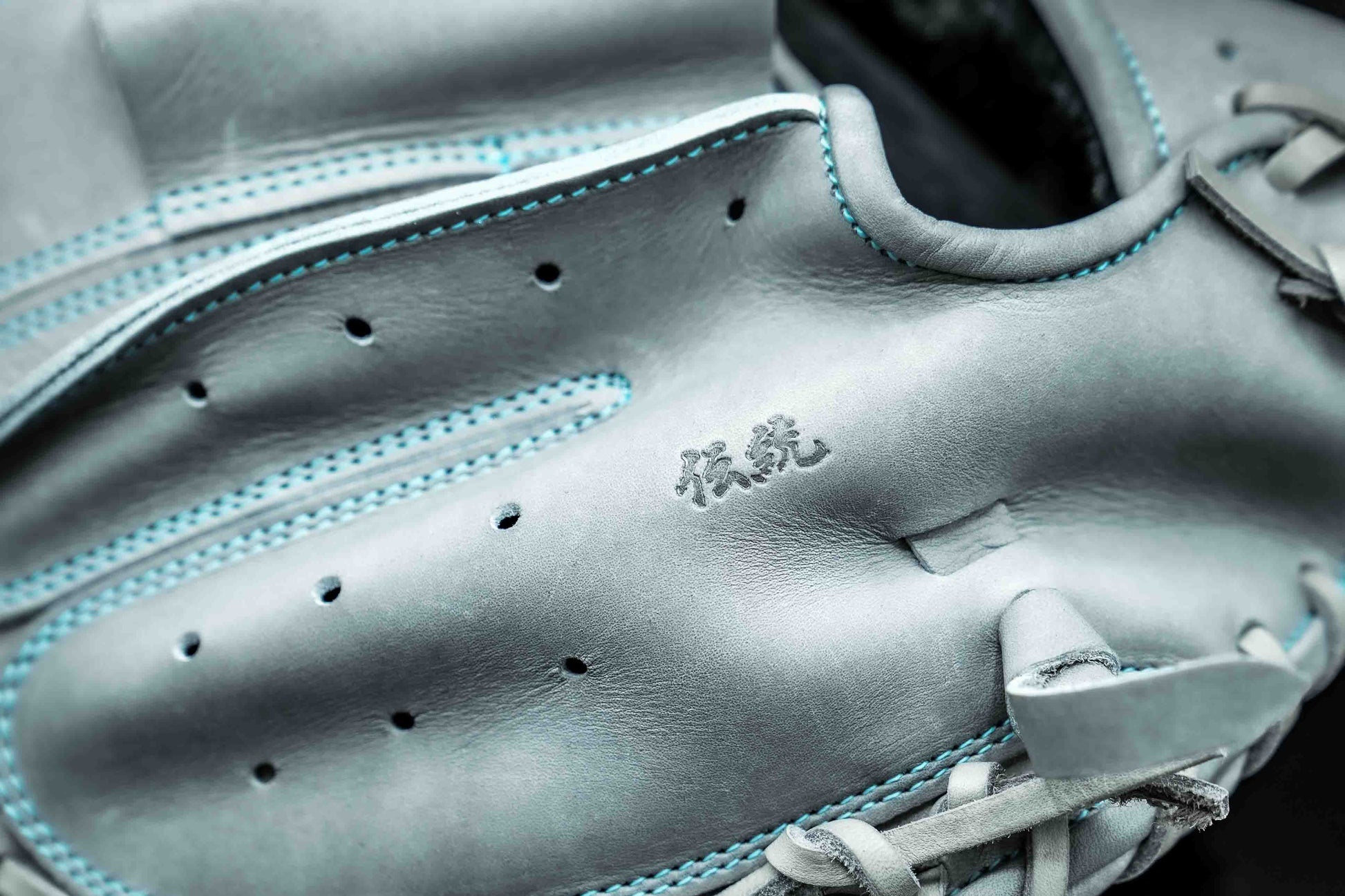 Mavek Pro Japan Tradition Series 34 inch catcher’s mitt made with Hokkaido Wagyu leather